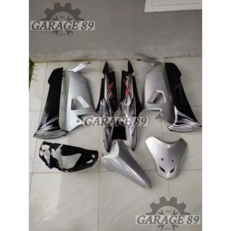 FULL BODY HALUS KASAR SUPRA FIT NEW / FIT NEW / FIT X SILVER HITAM PLUS STIKER
