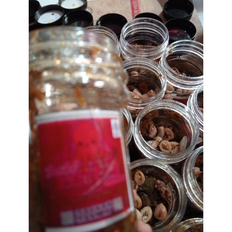 

Sambal bebi cumi ,sangat lezat ditemani nasi