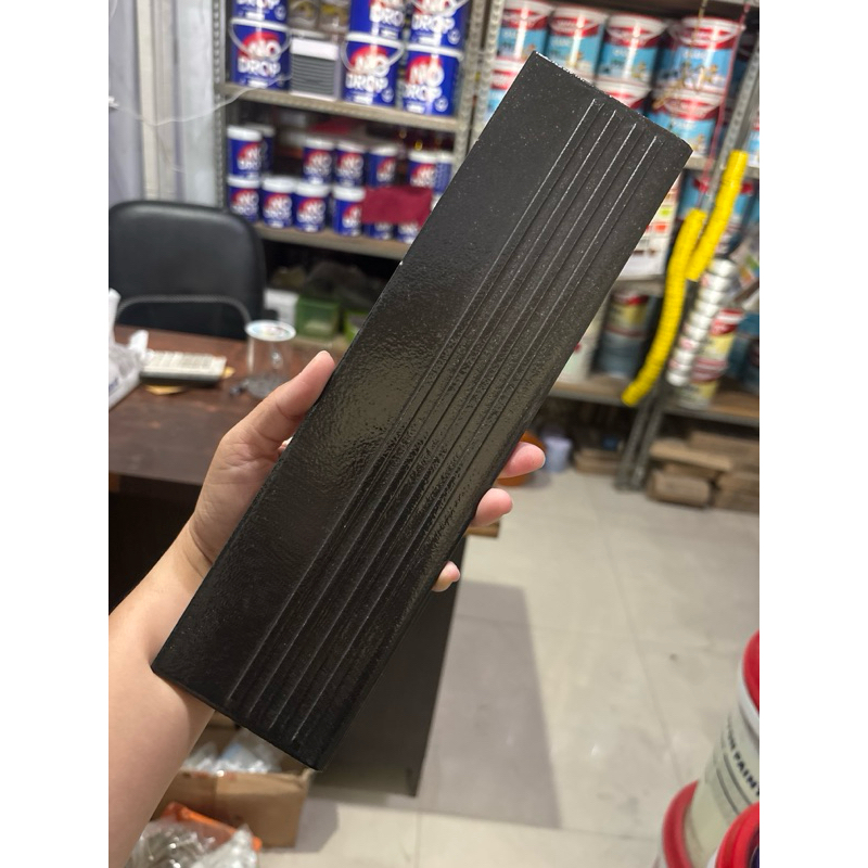 STEPNOSING LIS KERAMIK HITAM 8x30 cm