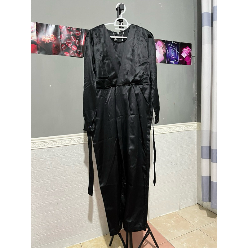 dress satin hitam
