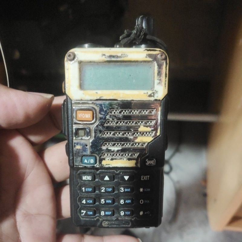 HT BAOFENG DUALBAND FM TRANSCEIVER 5RE2 PLUS