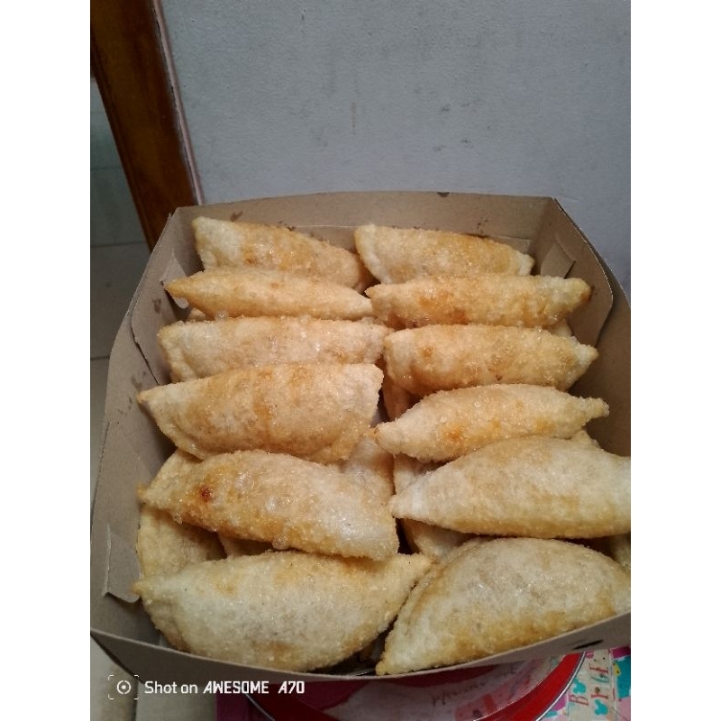 

Cireng isi ayam suwir pedas