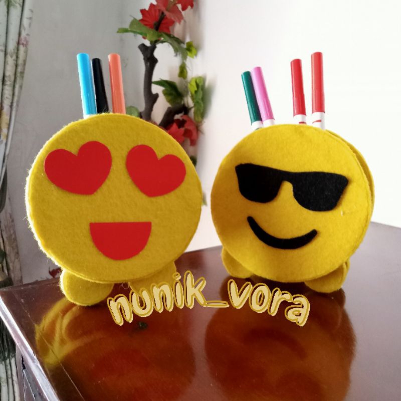 

Tempat Pensil Emoji Karton - Ceria & Penuh Ekspresi!