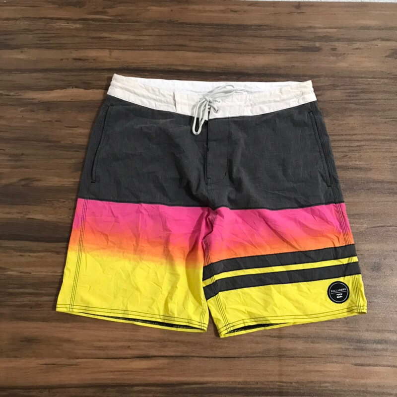 celana surfing Billabong size S preloved