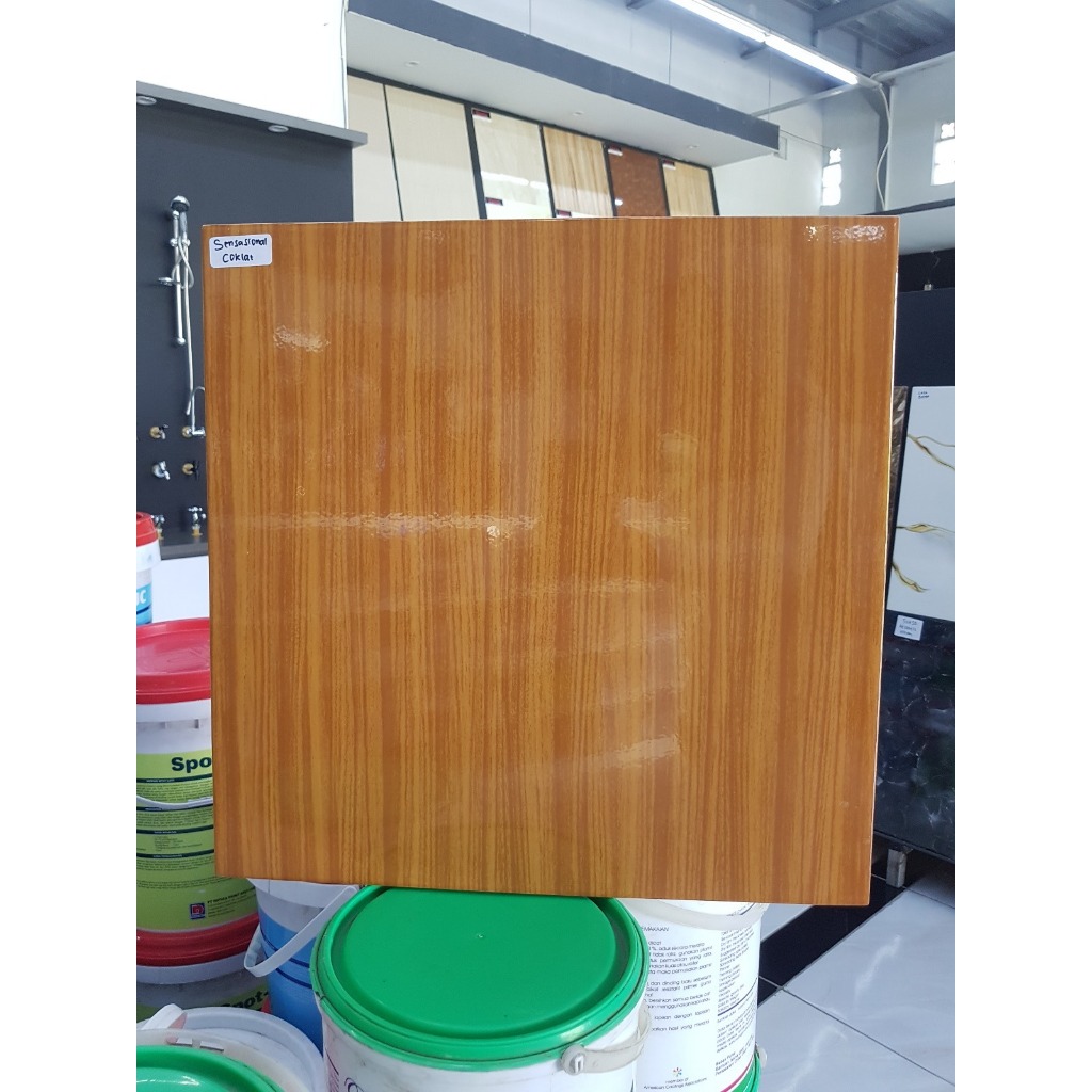 KERAMIK LANTAI CENTURION 40X40 SENSASIONAL COKLAT MOTIF SERAT KAYU TEKSTUR GLOSSY