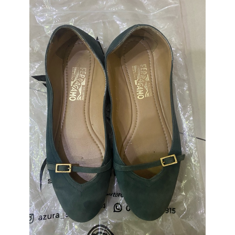 salvatore ferragamo flat shoes size 6