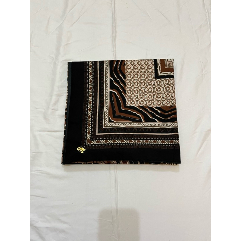 PRELOVED HIJAB MOTIF UMAMA HITAM