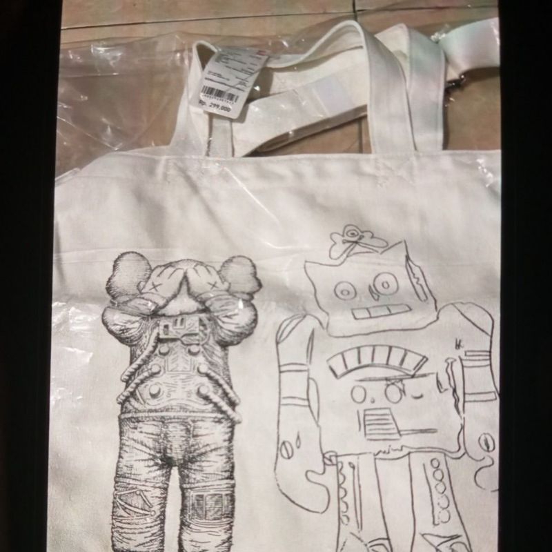 Totebag Uniqlo Kaws & Warhol Baru