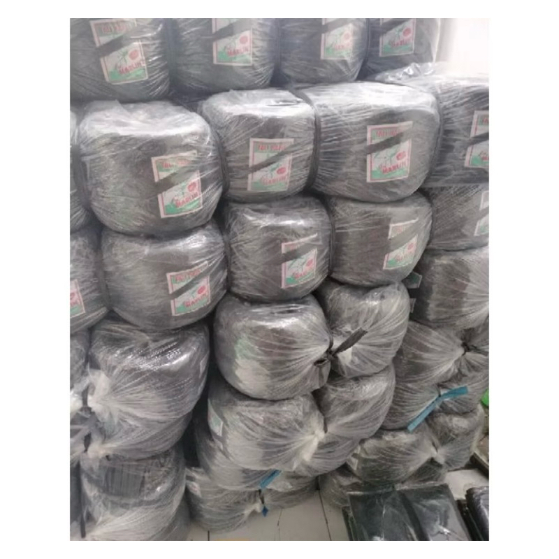 

tali rafia hitam 1 ikat berat kurang lebih 1 kg,tebal dan kuat