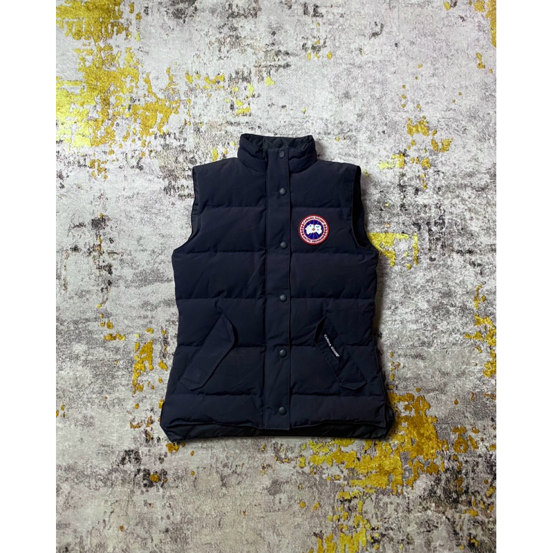 canada goose freestyle vest , size XS P 58cm L 47cm