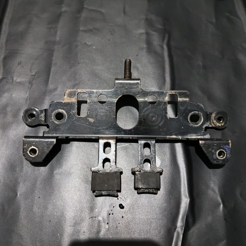 Braket Jok Original YAMAHA R15V3 VVA Copotan