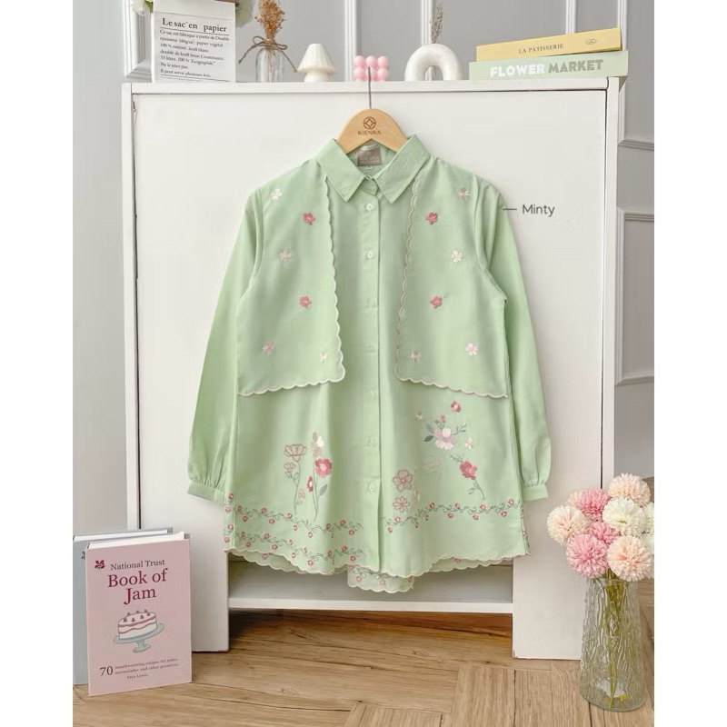 Kienka Vaia Embroidery Blouse - Minty (L)