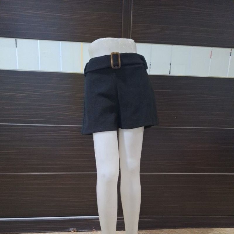 preloved celana pendek hitam+belt bahan fleece