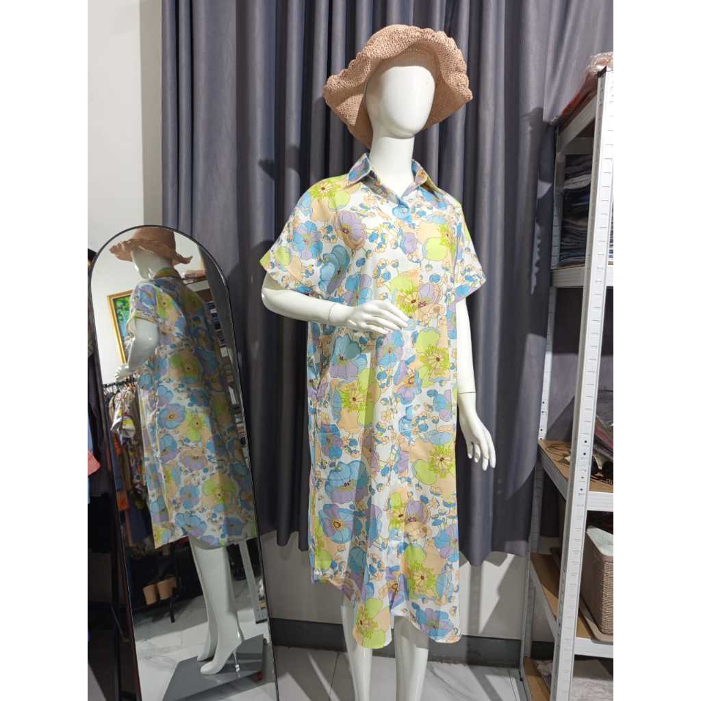 Dress midi oversize motif bunga putih full kancing