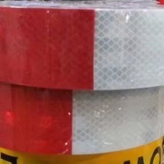 

Stiker/Sticker/Reflective/Scothlig Merah Putih Presmatic (45M)