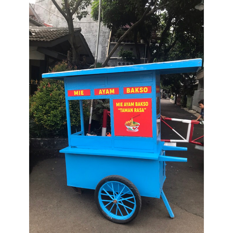Gerobak Mie Ayam Bekas beserta peralatannya