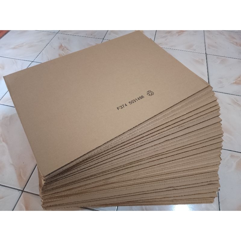 

Kardus lembaran sisa potongan pabrik ukuran 55cm X 35 cm Double wall (minimal 10 lembar)