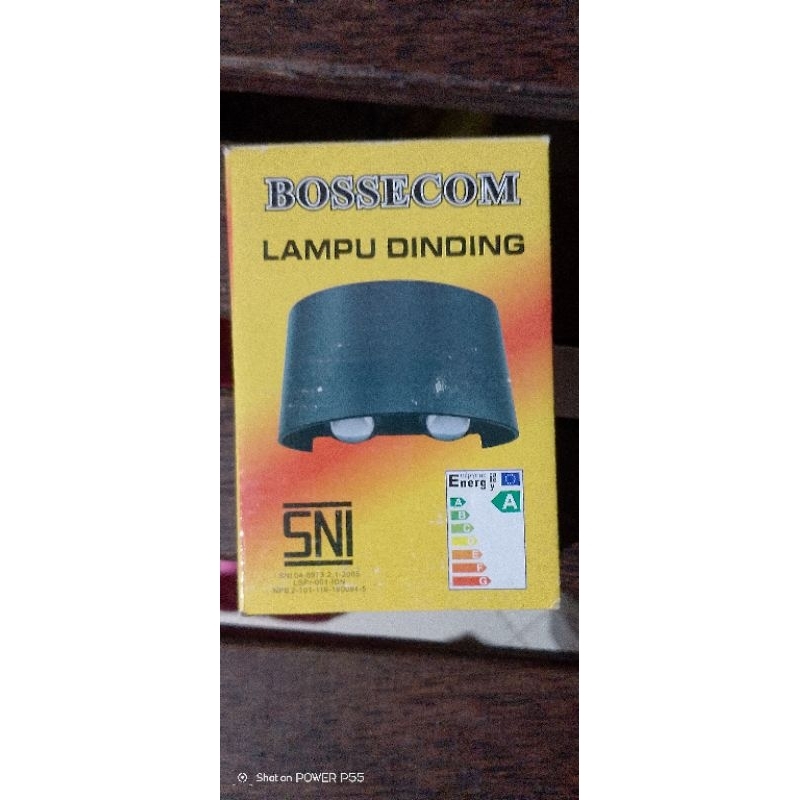 Bossecom lampu dinding