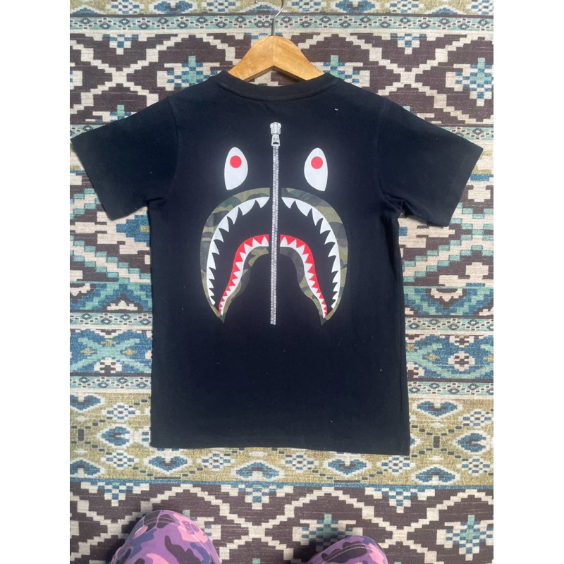 KAOS  BAPE / A BATHING APE BEKAS / SECOND SIZE XS (WANITA) - AUTENTIC/ORIGINAL 100%