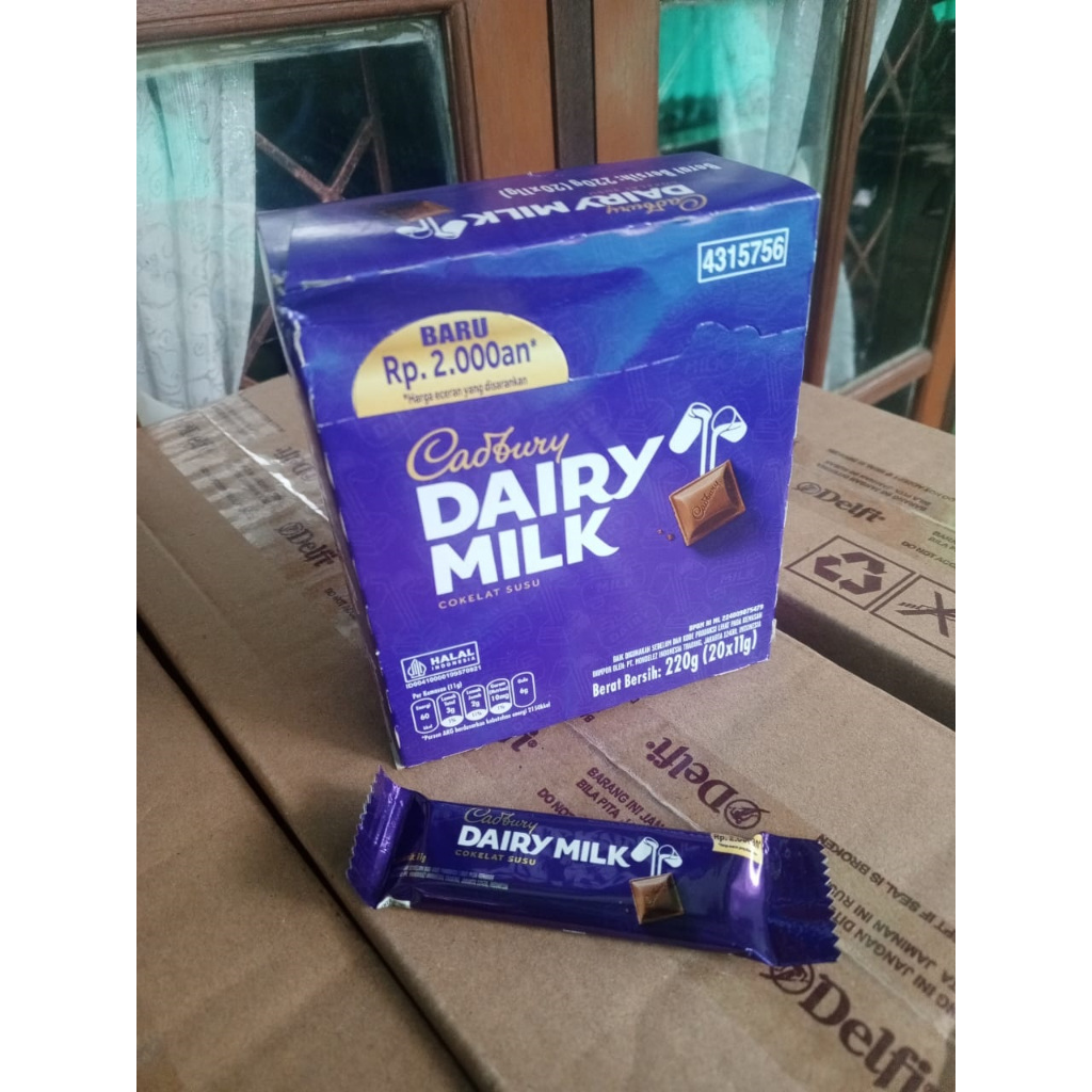 

CADBURY DAIRY MILK 11GR 1 BOX, CADBURY 11 gram ISI 20 PCS, COKLAT CADBURY MINI 11 gr X 20