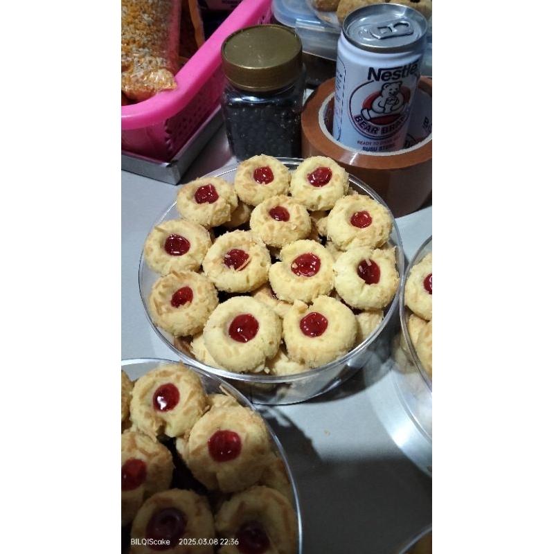 

KUE TRUMBIT STROWBERRY