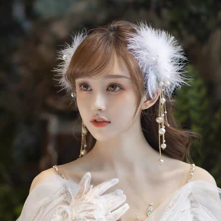 perhiasan rambut bulu putih dan gantungan mutiara / aksesoris rambut pesta