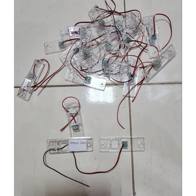 DUDUKAN CASING KAMERA PARKIR MUNDUR MOBIL INNOVA LAMA