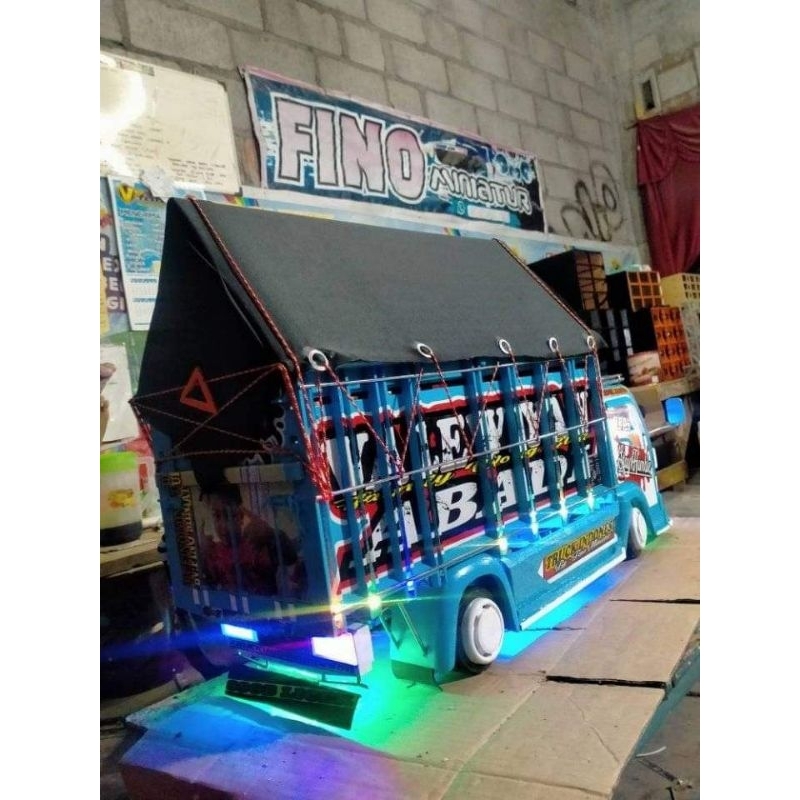 Miniatur truk oleng new Wahyu abadi biru pake variasi lampu leed dan terpal versi Rendi Andika