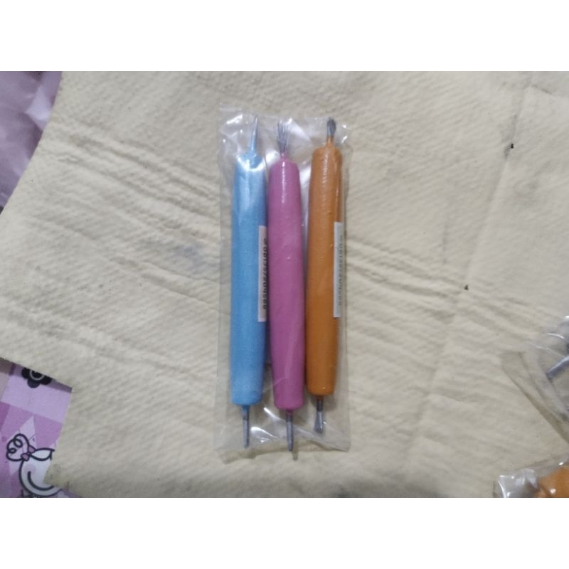 

alat kerik atau alat gores crayon ( untuk mewarnai )