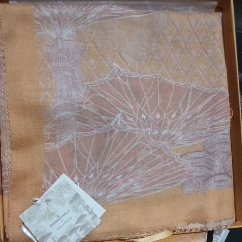 Buttonscarves Medina