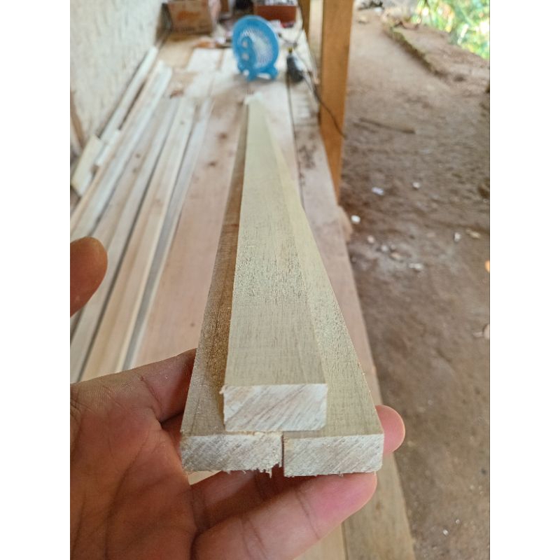 kayu reng 2x3cm panjang 1meter