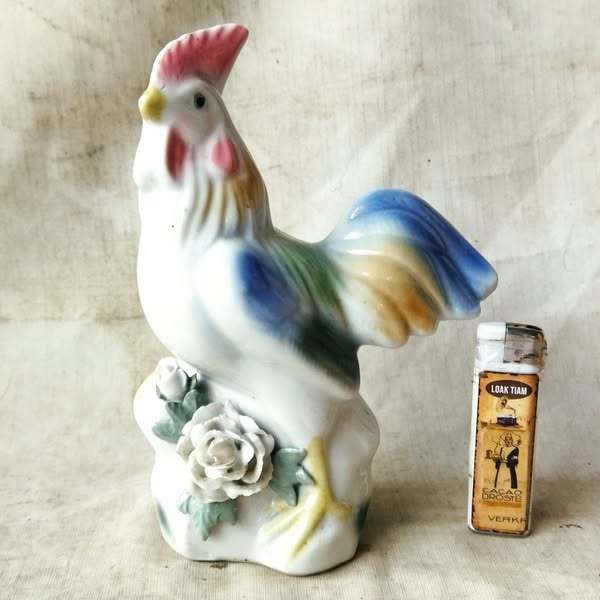 Pajangan Vintage Patung Ayam Mawar Keramik 19 cm