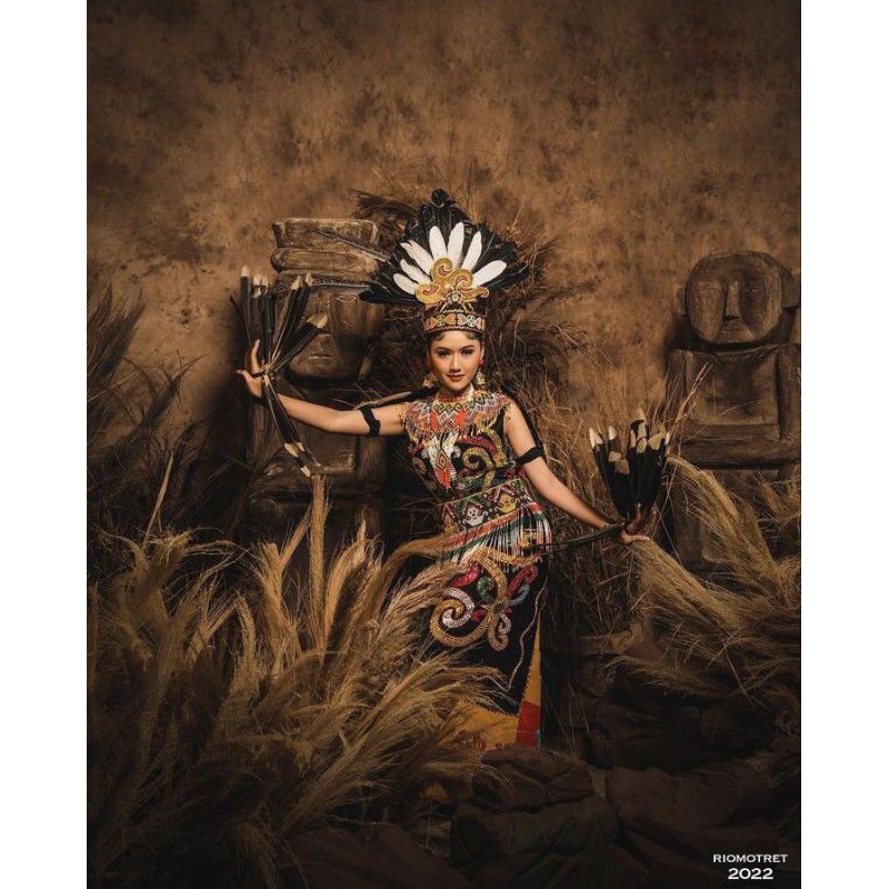 BAJU ADAT DAYAK KALIMANTAN WARNA/SET BAJU ADAT DAYAK KALIMANTAN WARNA