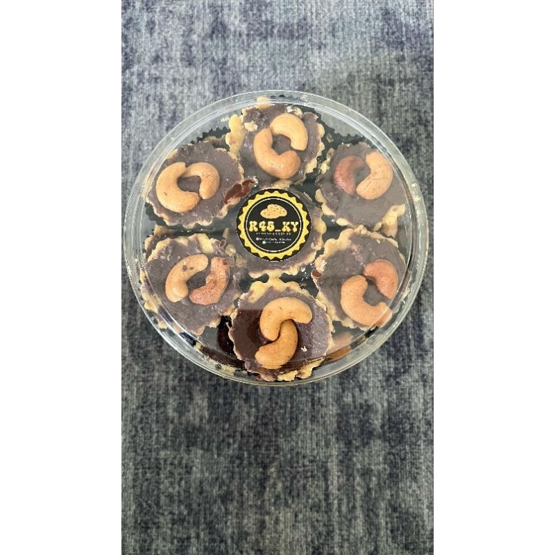 

CHOCOPIE COKLAT LUMER TOPING MEDE JAMBU METE MENTE COOKIES KERING KUE LEBARAN VIRAL ENAK