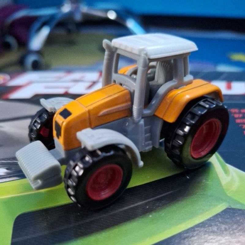 diecast traktor