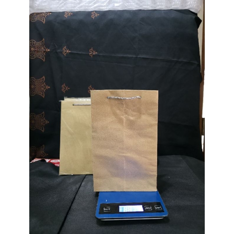 

PAPERBAG ATAU TAS HAJATAN POLOS KRAFT/ UKURAN 17x27cm/ TEBAL DAN MURAH/ SUDAH BIAYA PACKING AMAN