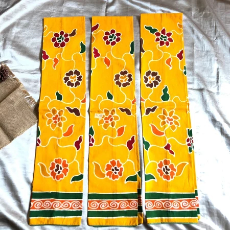 Syal batik motif tumbuhan - syal batik kuning - aksesoris batik kekinian - outfit batik - syal flora