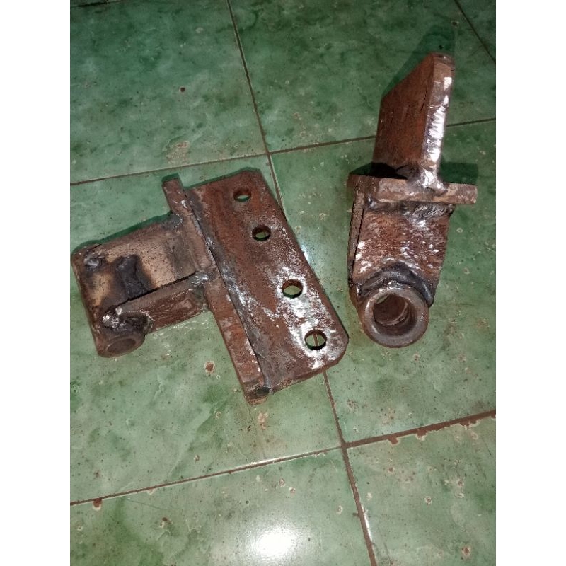 KEPALA / MANUKAN BRAKET SINGKAL TRAKTOR SAWAH