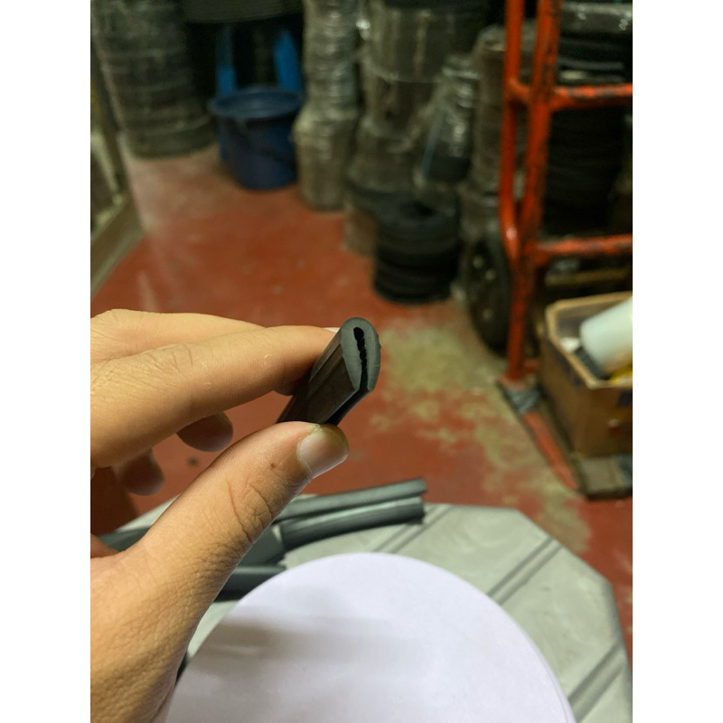 karet lis U 15mm (Garis) / karet pelipit type U / lis u type garis 15mm