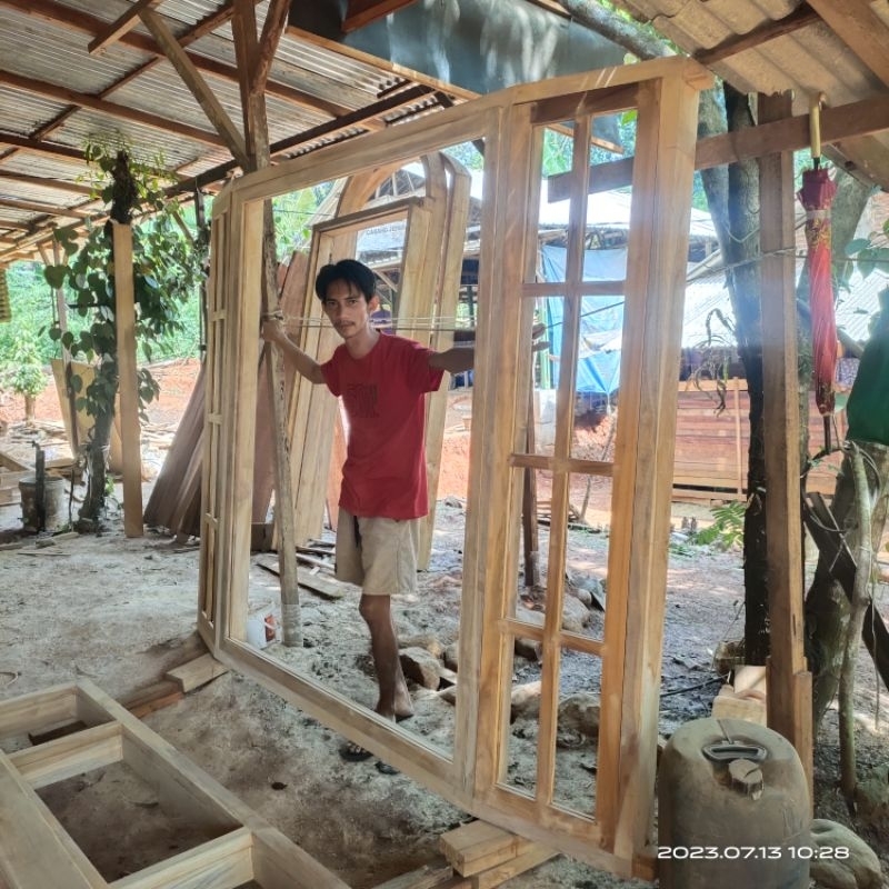 Jendela kaca minimalis kayu jati