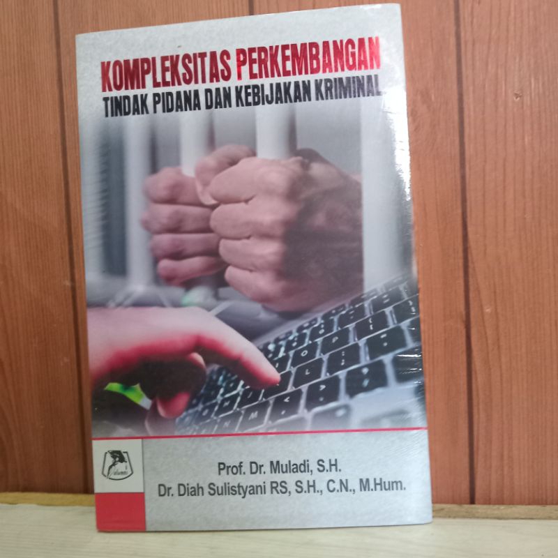 buku hukum kompleksitas perkembangan tindak pidana dan kebijakan kriminal