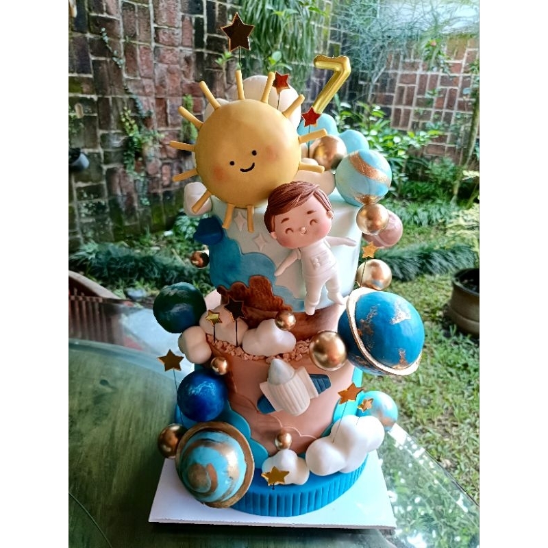 

Preloved Kue Ulang tahun tema Luar Angkasa / Birthday Dummy Space Cake