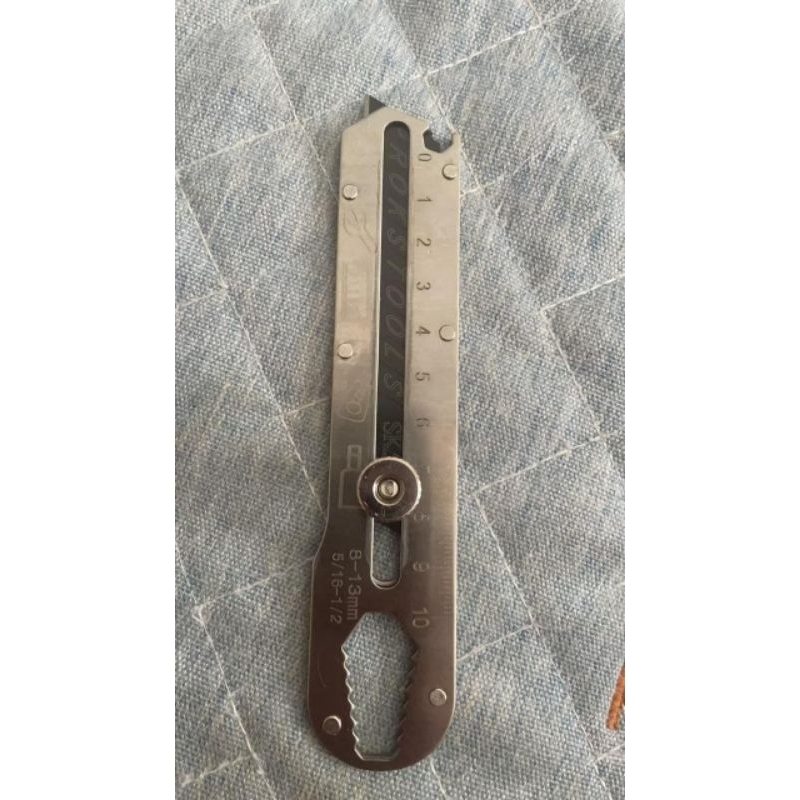 

PISAU CUTTER BAJA PEMOTONG MULTIFUNGSI ANTI KARAT 9IN1