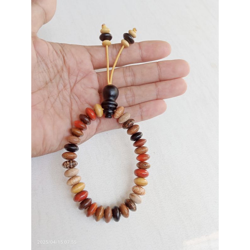 TASBIH GELANG 33 BUTIR KAYU KOMBINASI KAYU BERTUAH