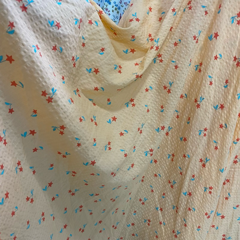 kain poly cotton crinkle korea - kain crinkle motif bunga premium - kain katun crinkle warna orange 