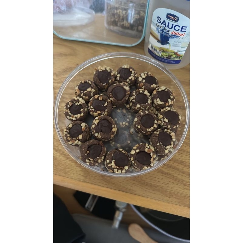 

kue kacang choco cashew ball cookies