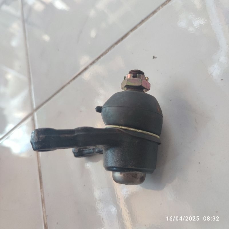 ball joint bawah colt t120 t100 Bagong thn75 kebawah balljoint bawah colt t120 bagong t100 ball join