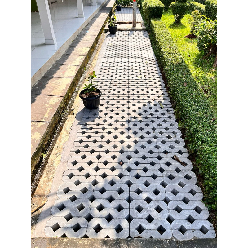 Paving Grass Block Lubang 5/8 – Serap Air & Estetik
