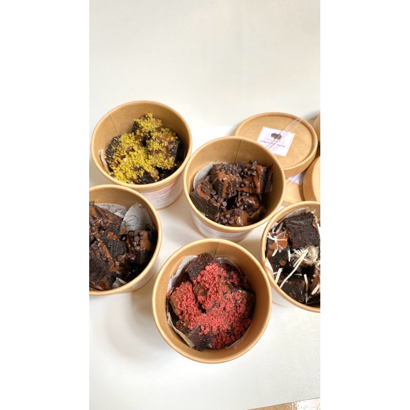 

Browniee Cup Fudgy Browniee bite