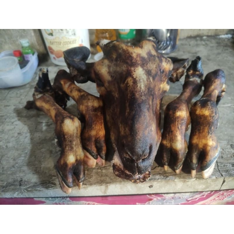 

1 paket kepala kambing +kaki dan kulit nya